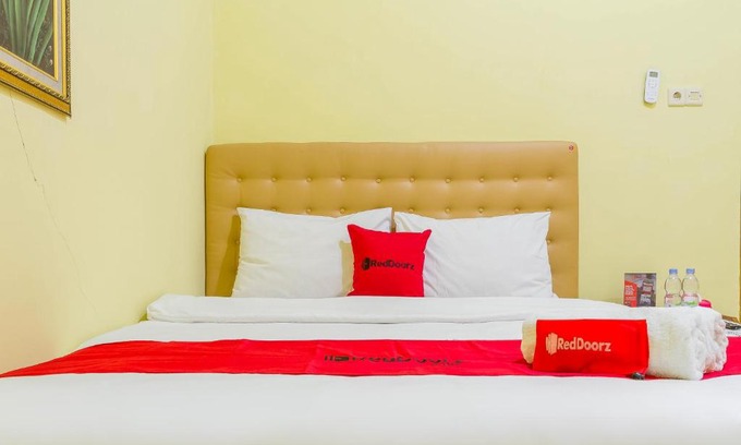 Cirebon House | RedDoorz Syariah @ Puri Kalijaga Street
