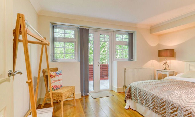 Redhill Apartment | Redhill town centre apartment by Surrey Shortlets