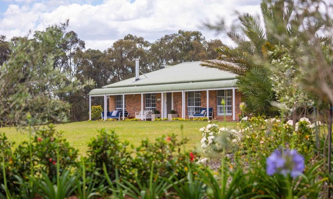 Nulkaba Cottage | Redims Hill Cottage - Renovated 3 bedroom cottage on working farm
