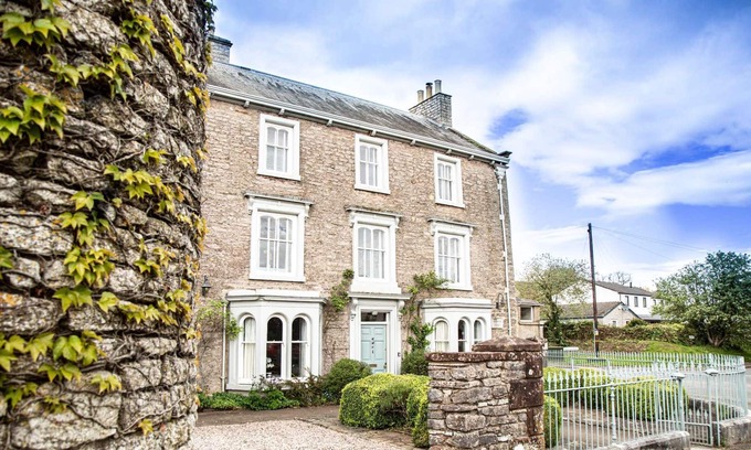 Kirkby Stephen House | Redmayne House is a beautiful 8 bedroom Grade II listed Georgian Townhouse located in Kirkby Stephen