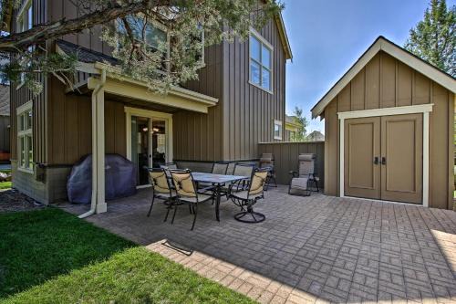 Redmond House | Redmond House with Community Amenities Access