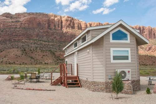 Moab South Valley House | Redrock Moab Tiny House w Large Loft Site 8