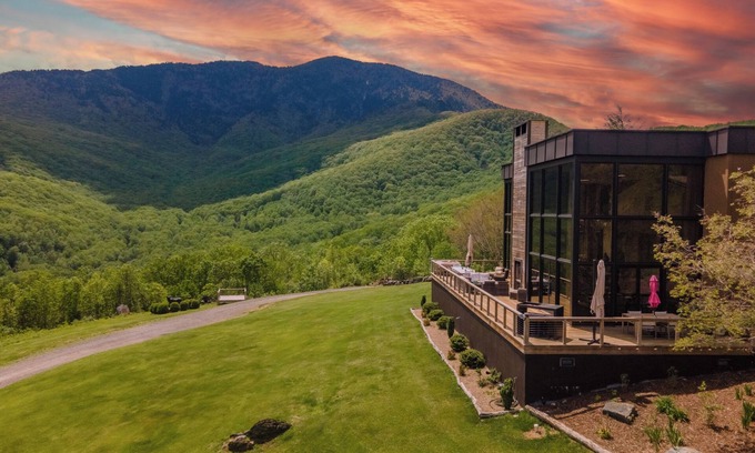 Celo House | Redstone Mansion - Luxury Mountaintop Views of Pisgah National Forest