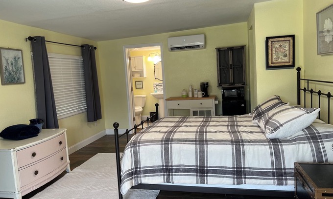 Tavares Apartment | Reduced No clean fee Central to Tavares and Mt Dora Fish, Shop, art, music