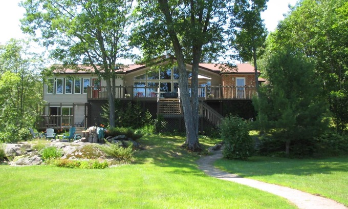 Gravenhurst Cottage | Reduced Price on Large Luxury Cottage on Lake