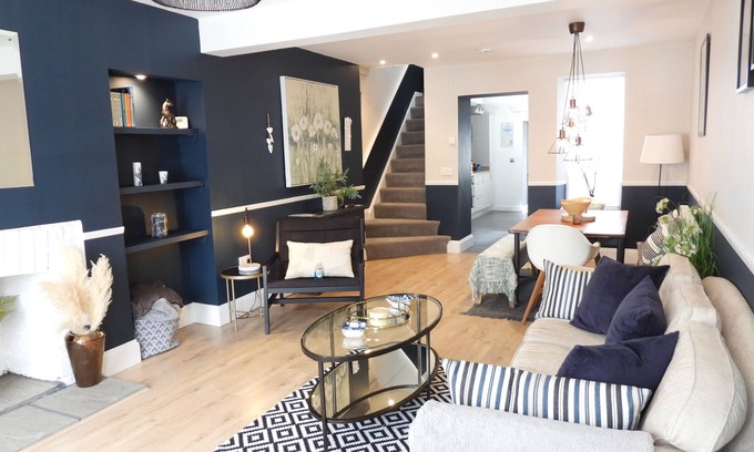 Cowbridge House | Reduced rate for stunning victorian cottage in the heart of Cowbridge