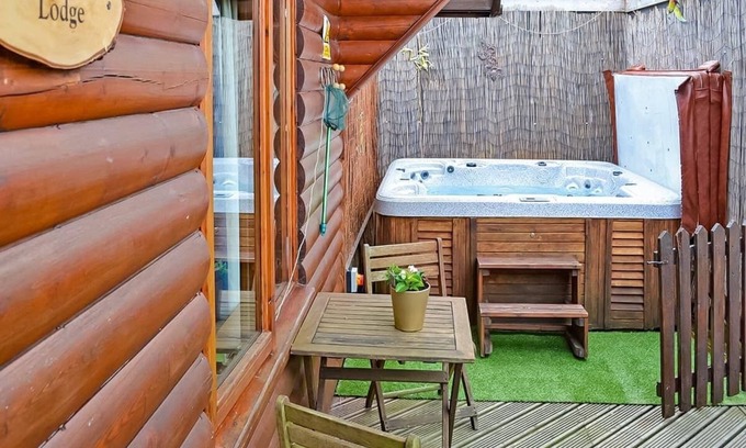 Bronygarth Ski Chalet | Redwood Boutique Lodge