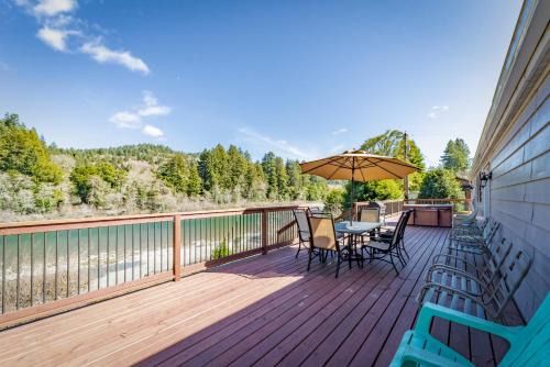 Crescent City House | Redwood Coast River House