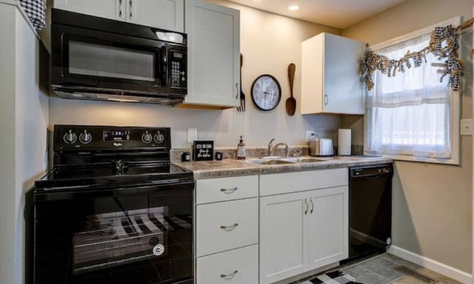 Kingsport Cottage | Redwood Cottage