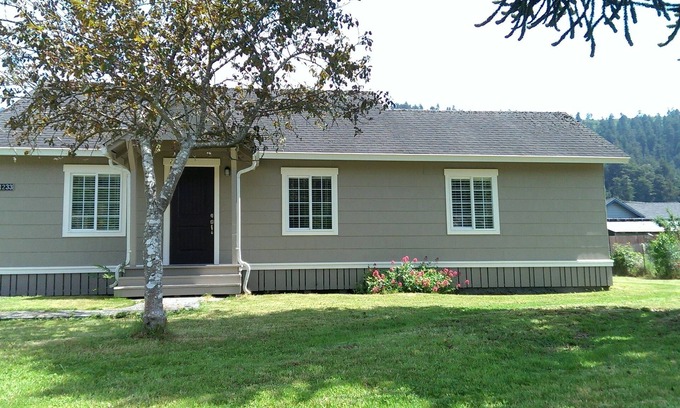 Orick Cottage | Redwood Creek Cottage cozy furnished home in the heart of Redwood National Park