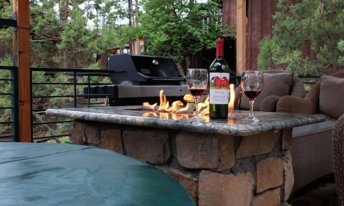 Ruidoso Cabin | Redwood in the Historic Upper Canyon
