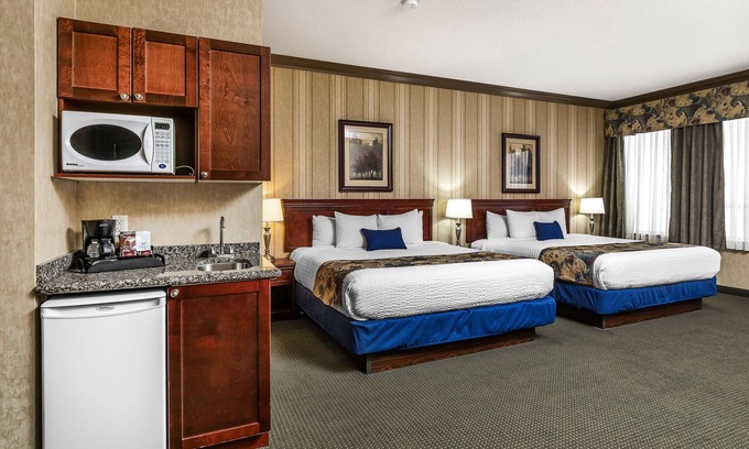 Clairmont Hotel | Redwood Inn & Suites - Grande Prairie