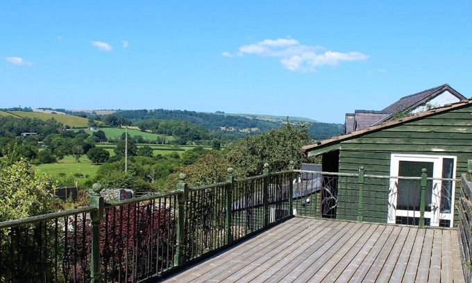 Corwen Ski Chalet | Redwood Lodge, Dee Valley Stays - cosy microlodge with detached private shower & WC