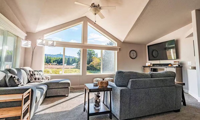 Crescent City House | Redwood Retreat - Crescent City