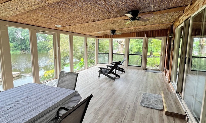 Flora House | Redwood Retreat situated on the peaceful Cane River.