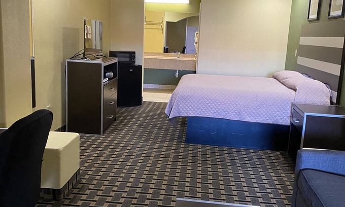 Greater Fondren Southwest Hotel | Redwood Suites