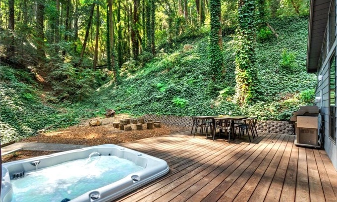 Monte Rio House | RedwoodHollow:Redwoods-5-Star Reviews! Captivating Forest Home!HotTub/WiFi
