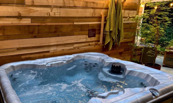 Arcata Apartment | Redwoods, Private Hot Tub, Patio and Apartment, Rain Shower, King Beds - Arcata