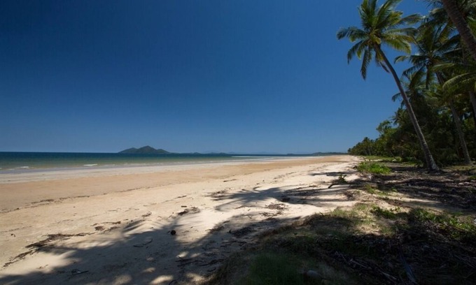 Mission Beach House | Reef Coast Cottage - Formerly 'Bev's on the Beach'