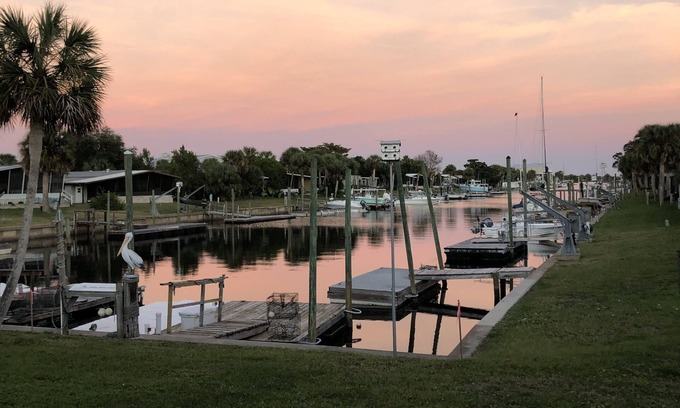 Crawfordville House | Reel Pelican Paradise located in Paradise village, Shellpoint Beach on the Gulf