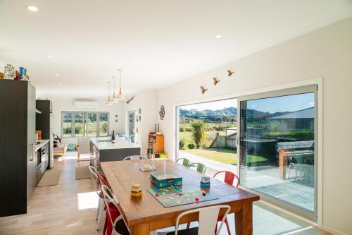 Waihi Beach House | Reel retreat - sunny with views!