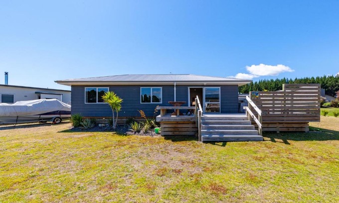 Motuoapa House | Reelax Inn - Motuoapa Holiday Home