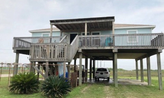 Surfside Beach House | REESE'S RENDEZVOUS: Great Views of the Beach!