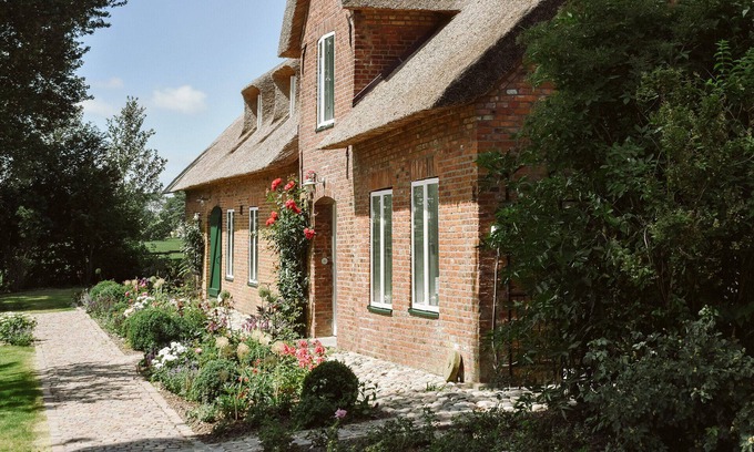 Uelvesbull House | Reetdachhaus Huus Uelvesbüll - Holiday apartment east