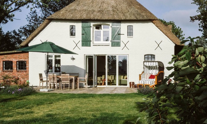 Uelvesbull House | Reetdachhaus Huus Uelvesbüll - Holiday apartment west