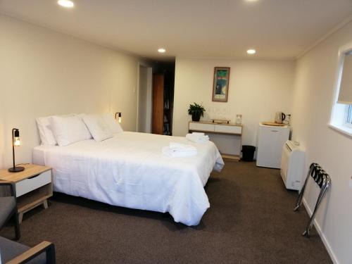 Stoke House | Reeves Retreat-Handy in Tasman