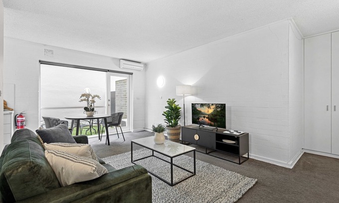 Parkville Apartment | Refined 1-Bed Apartment with Garden Access