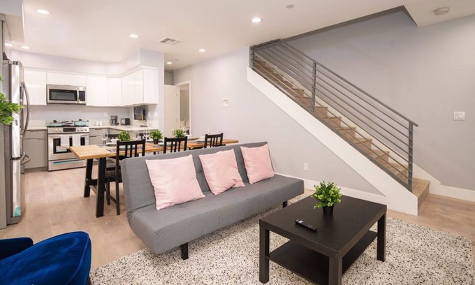 Florence-Graham House | ✸~Refined 4BR Home near LAX and DTLA~✸