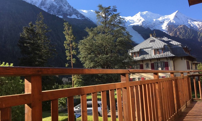 Chamonix City Centre Apartment | Refined apartment Chamonix center, large balcony Mont Blanc view, garden, quiet area
