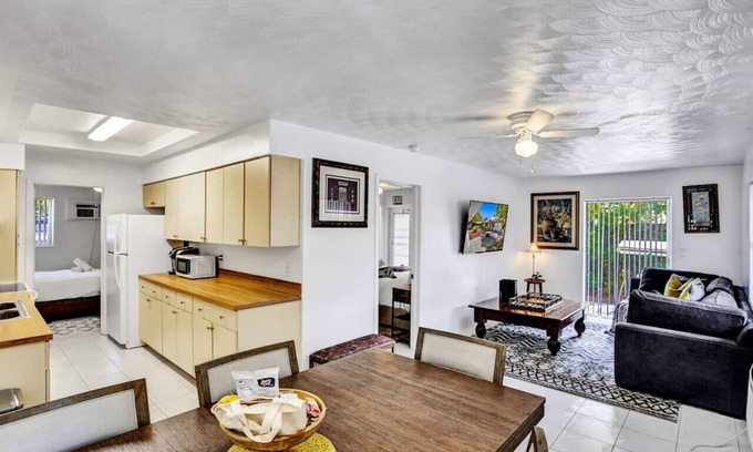 Victoria Park Apartment | Refined Escape - Quaint Victoria Park Apartment