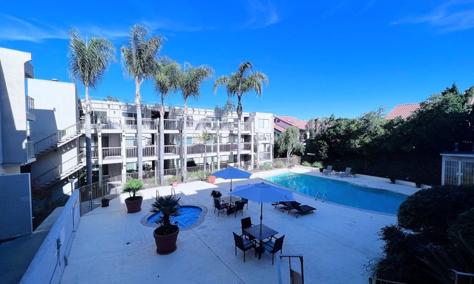 La Costa Condo | Refined Minimalist Condo Accommodation in Carlsbad