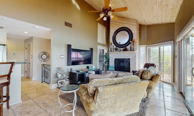 Spicewood House | Refined panoramic paradise on Lake Travis with boat launch and Tesla charger