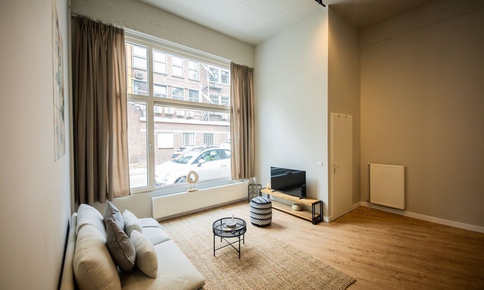 Stadsdriehoek Apartment | Refined Retreat 2BDR Apartment BSH27