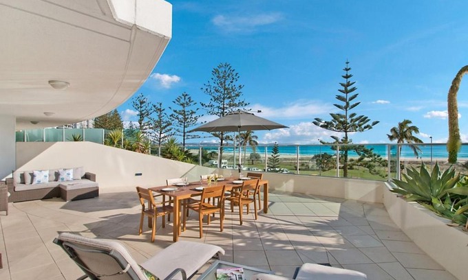 Coolangatta Apartment | reflections 202
