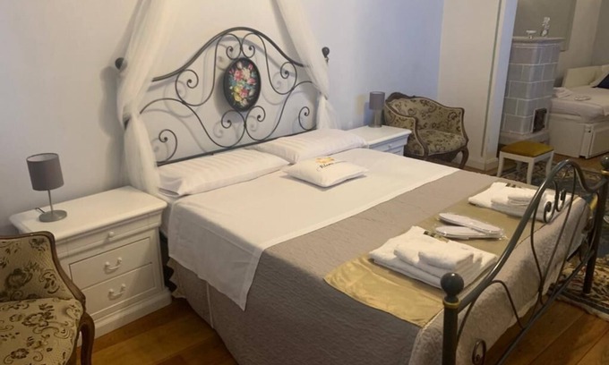 Lavis House | REFLECTIONS OF THE ORIENT SUITE IN A HISTORIC HOUSE