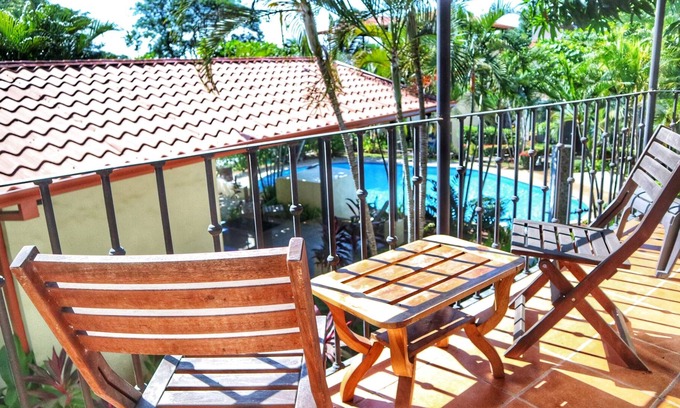 Coco Condo | Refreshed 2 bedroom with Rooftop Terrace & BBQ