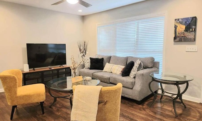 Smyrna House | Refreshed! Private 4BRMs 2 Bath - 2 King Beds!