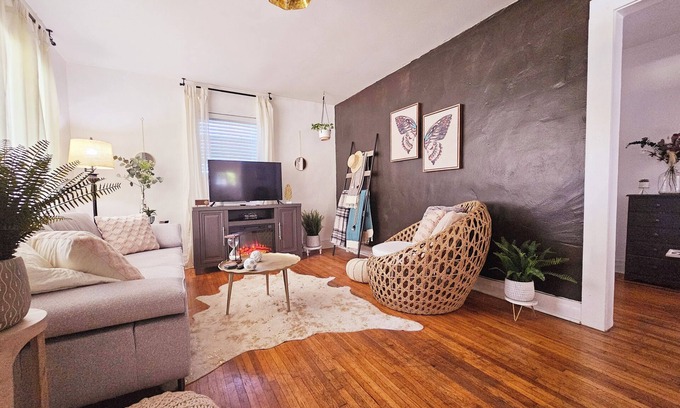 Jonesville House | Refreshing home with WiFi, AC, fireplace in marvelous Heart of Yadkin Valley