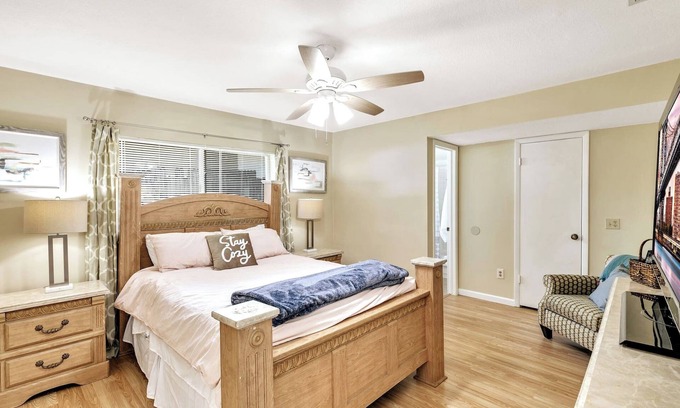 Longwood House | Refreshing Oasis with Massage Chair, Game Garage, Large Fenced Yard +Retro games