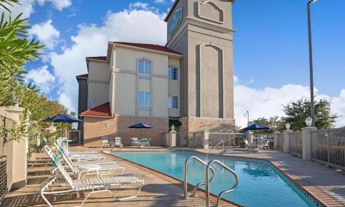 Westchase Hotel | Refreshing Room with Outdoor Pool Access, Pets Are Allowed!