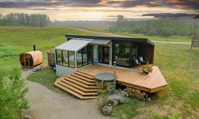 Central Alberta House | Refuge Bay Caelum Cabin - Luxury Off Grid Escape