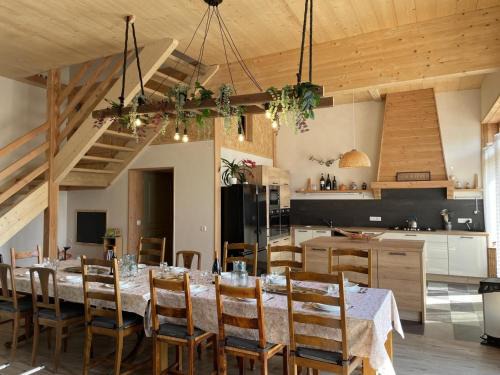 Blomard House | Refuge familial avec piscine, aire de jeux et confort moderne à Blomard - FR-1-489-465