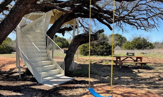 Jacksboro RV Rental | Refuge Group Campground at Lake Godstone