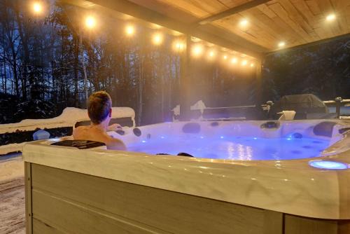 Lac-Superieur Ski Chalet | Refuge Tremblant Spa Ski 11min