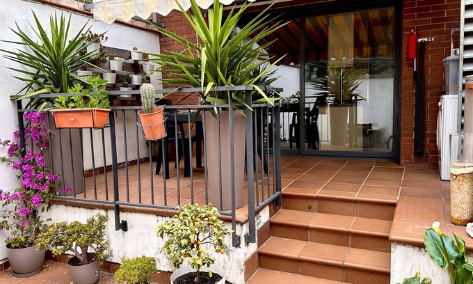 Ripollet Apartment | Refugio chic: Your urban jewel in Barcelona