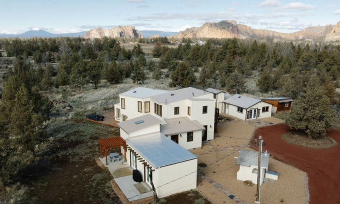 Terrebonne Apartment | Refugio De Smith: Whimsical Couples Getaway at Smith Rock State Park